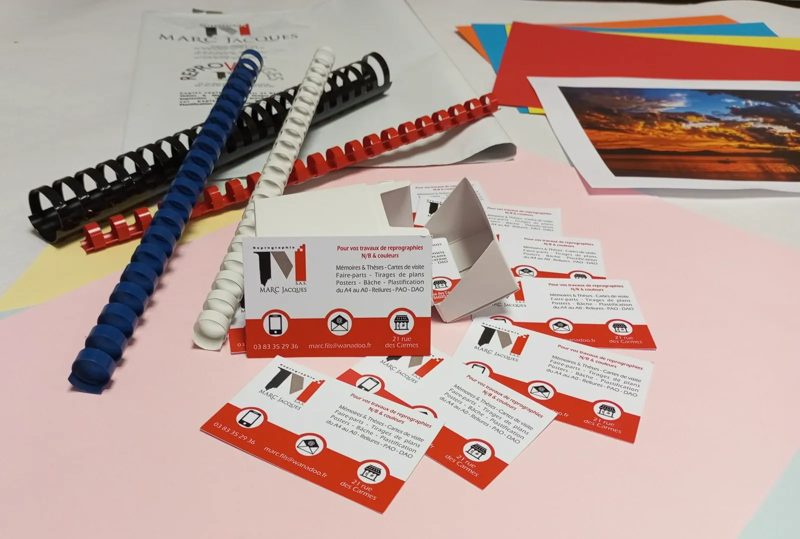 Reliures spirales et cartes de visite au logo Marc Jacques